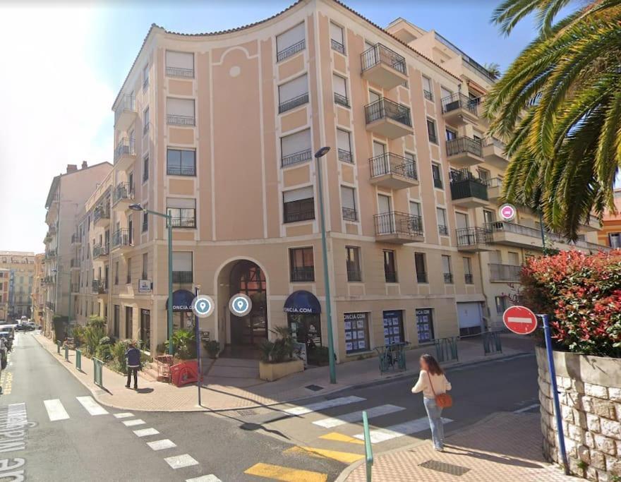 Menton Carre D'Or - Private Garage Apartment Luaran gambar